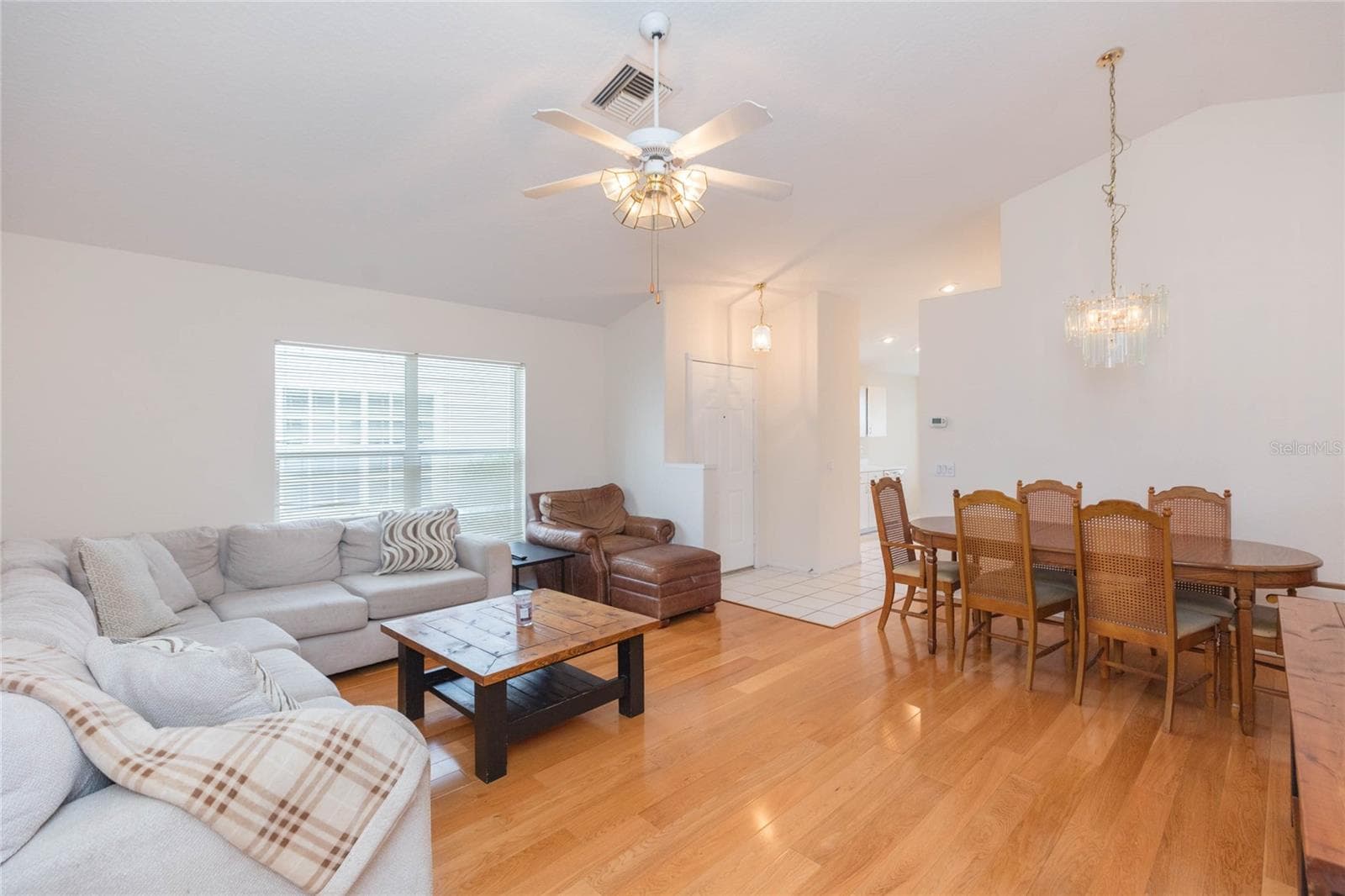 Single Family Residence at 5161 STERLING MANOR DR, TAMPA, photo 7 of 44
