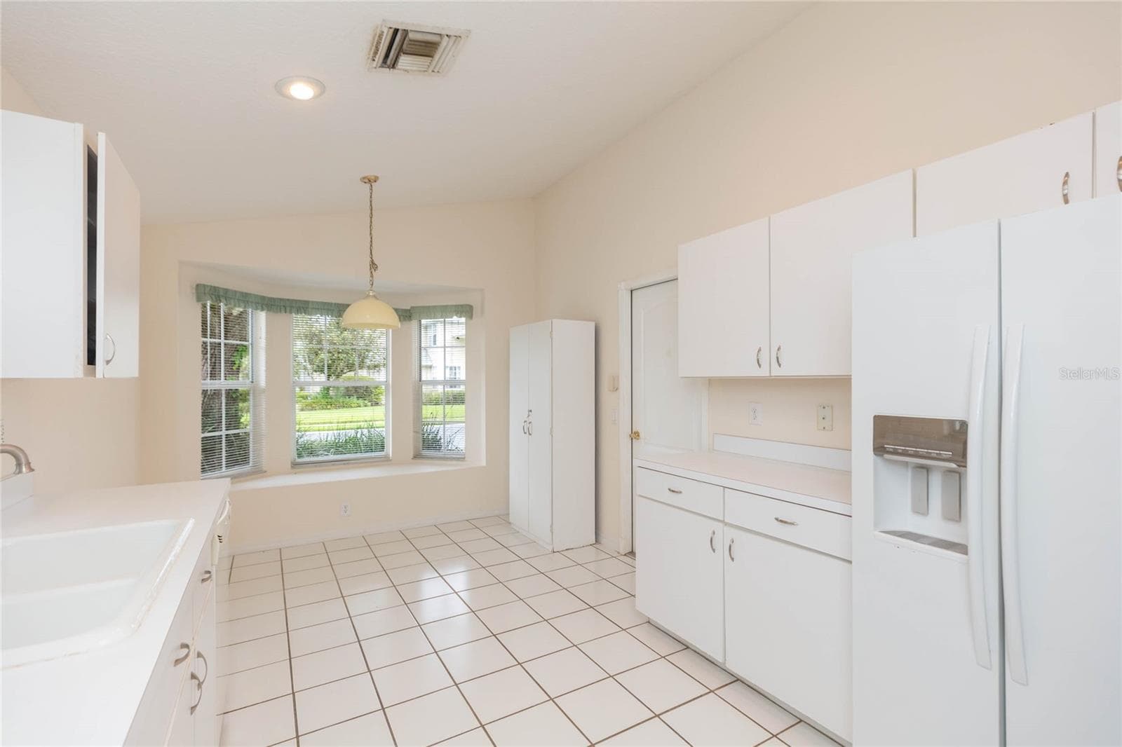Single Family Residence at 5161 STERLING MANOR DR, TAMPA, photo 12 of 44