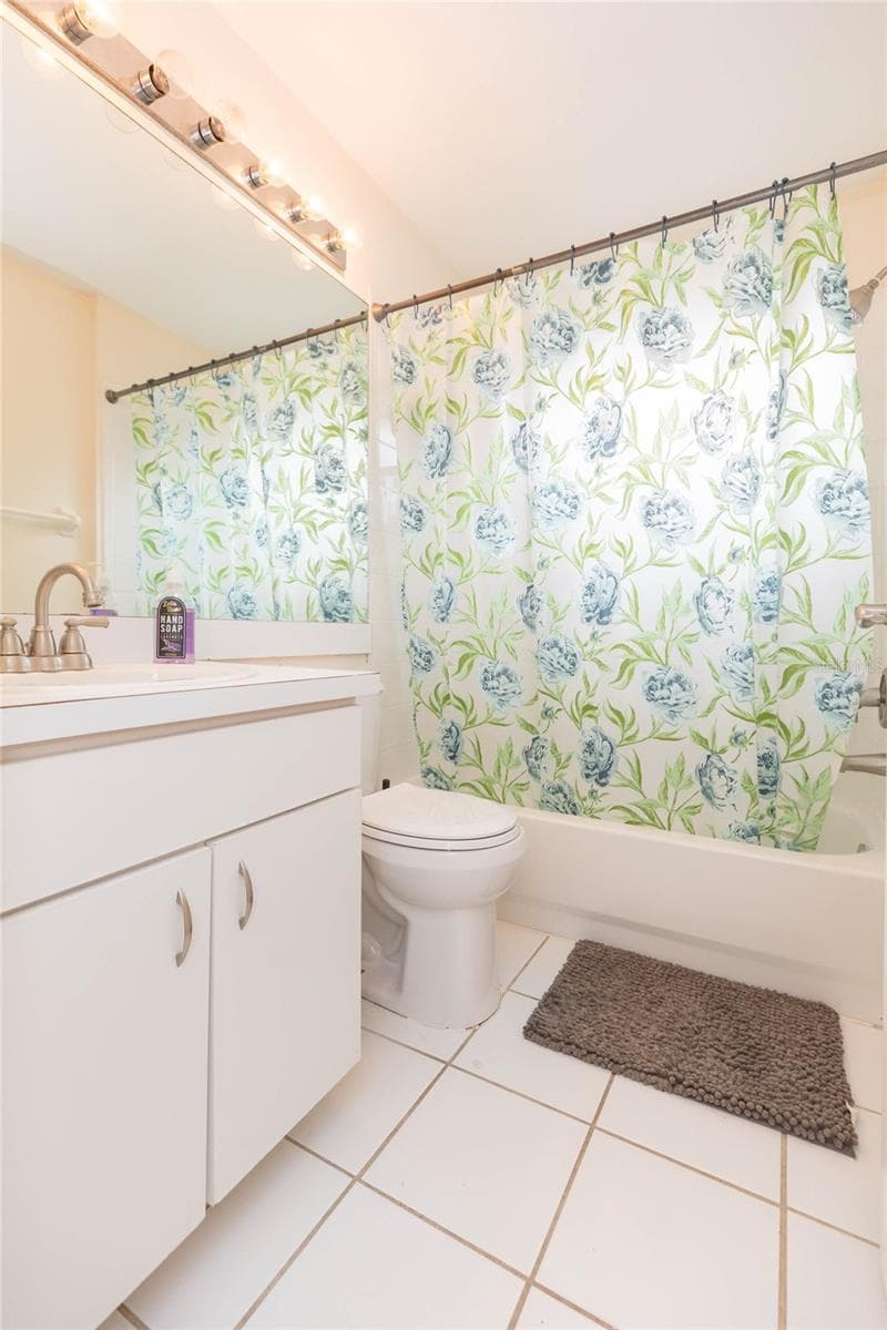 Single Family Residence at 5161 STERLING MANOR DR, TAMPA, photo 19 of 44