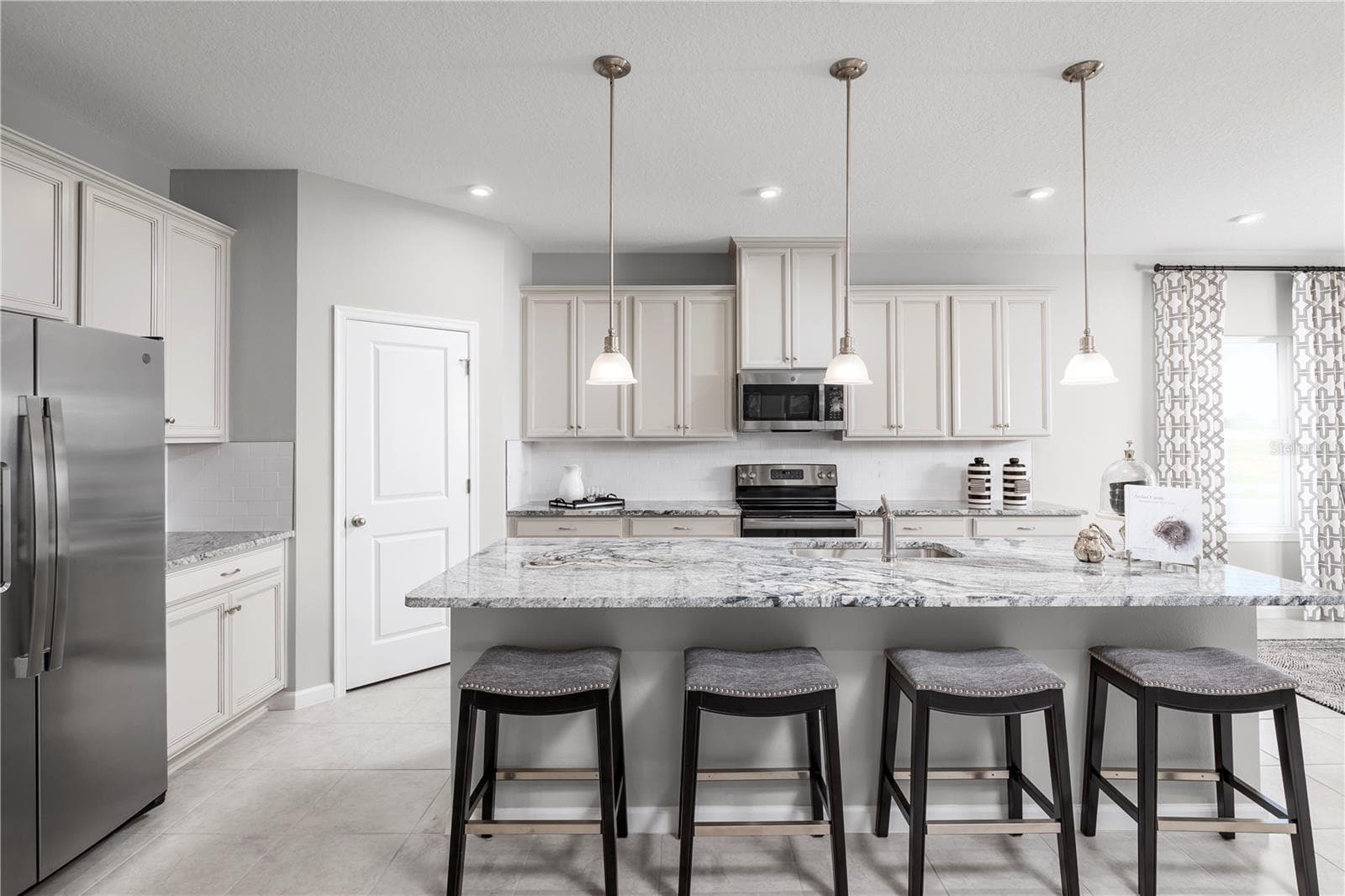 Single Family Residence at 11126 NELLIE CROSSING CIR, CLERMONT, photo 3 of 20