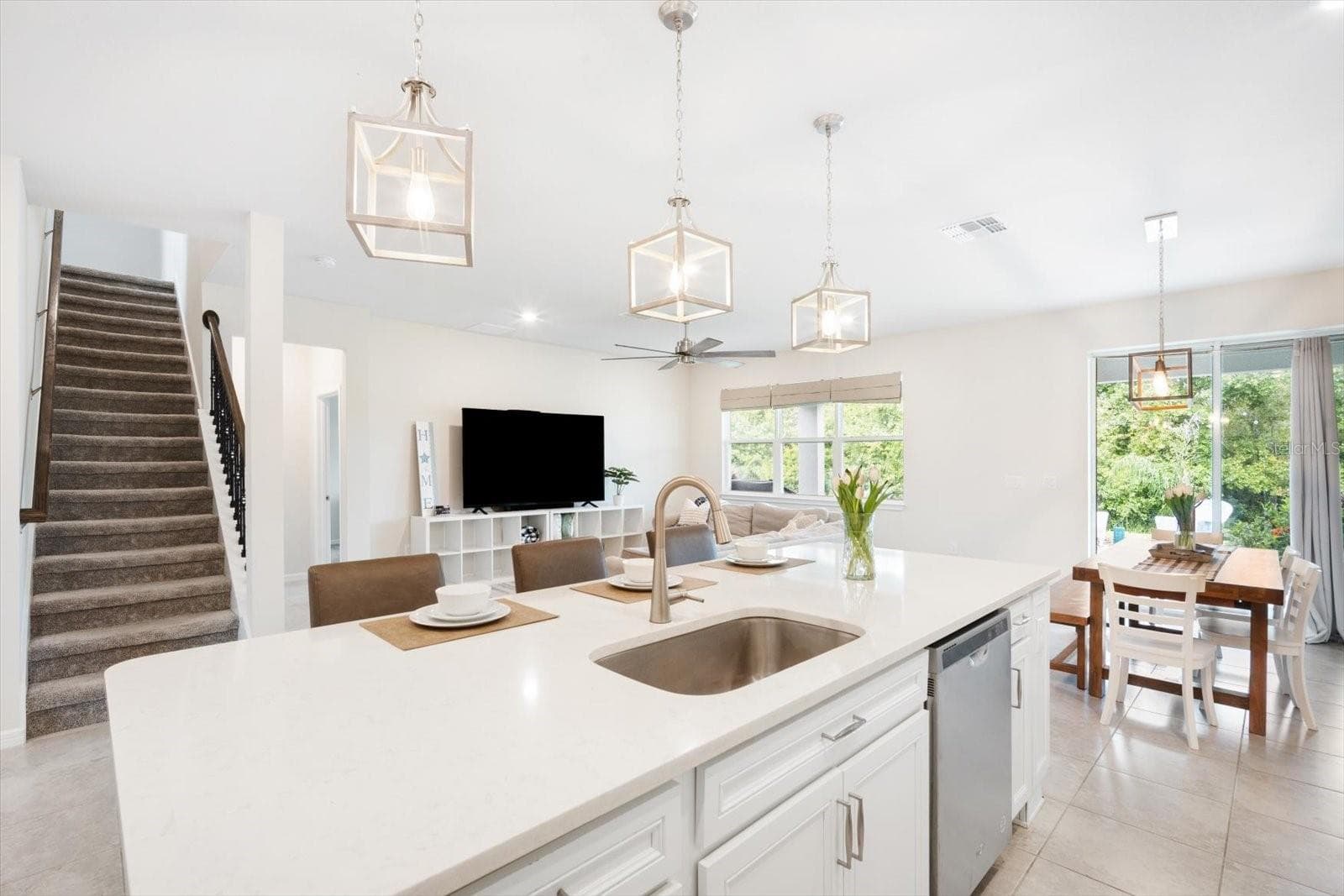 Single Family Residence at 13157 PEACHLEAF AVE, RIVERVIEW, photo 5 of 24