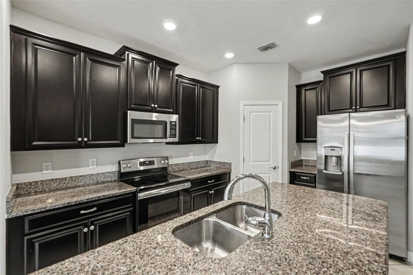 Single Family Residence at 13220 ORCA SOUND DR, RIVERVIEW, photo 4 of 19