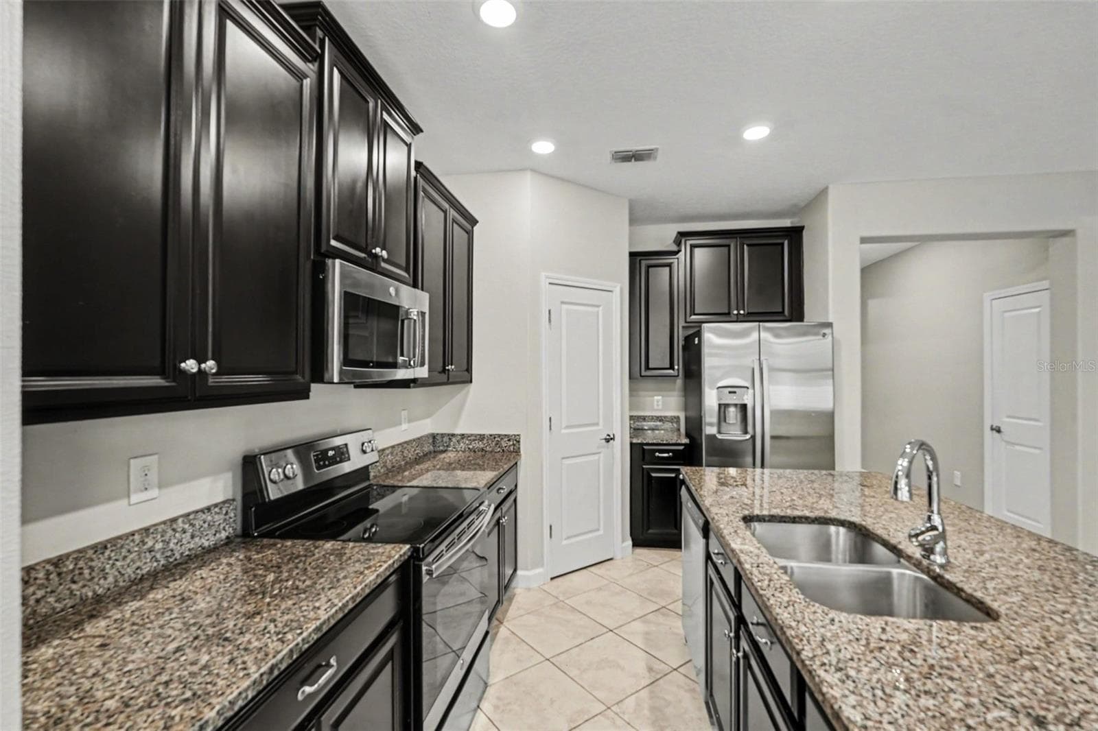 Single Family Residence at 13220 ORCA SOUND DR, RIVERVIEW, photo 5 of 19
