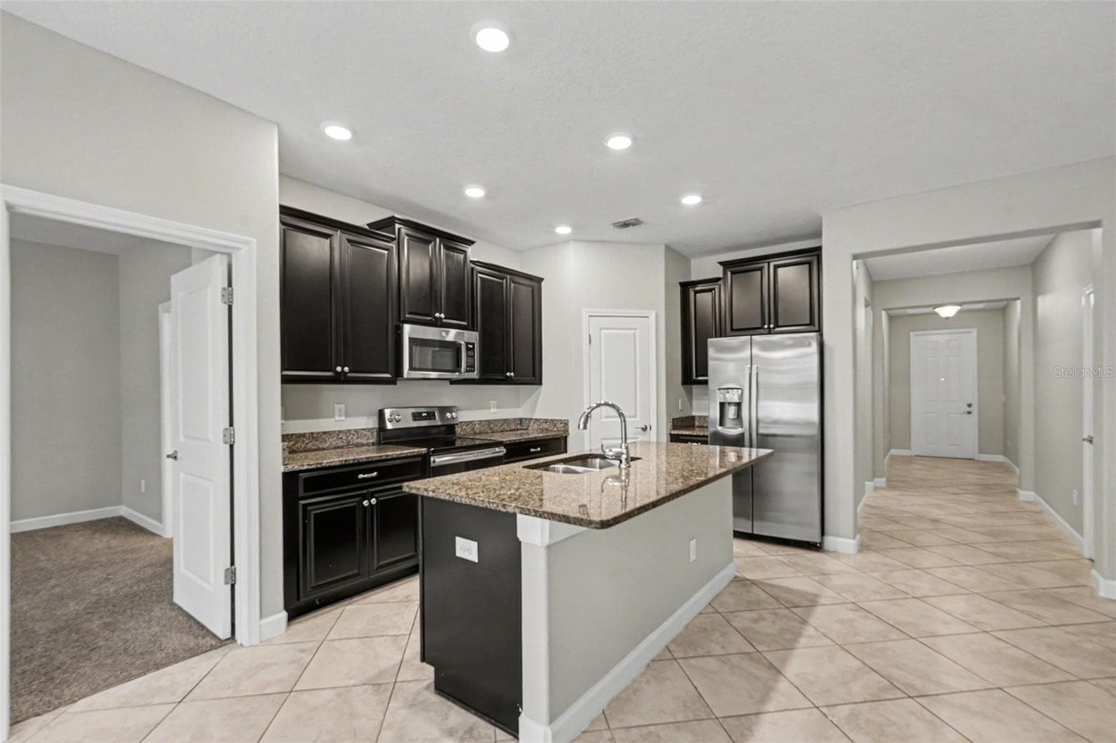Single Family Residence at 13220 ORCA SOUND DR, RIVERVIEW, photo 6 of 19