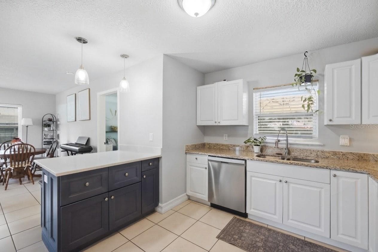 Single Family Residence at 345 CANNON ST, LAKELAND, photo 6 of 37