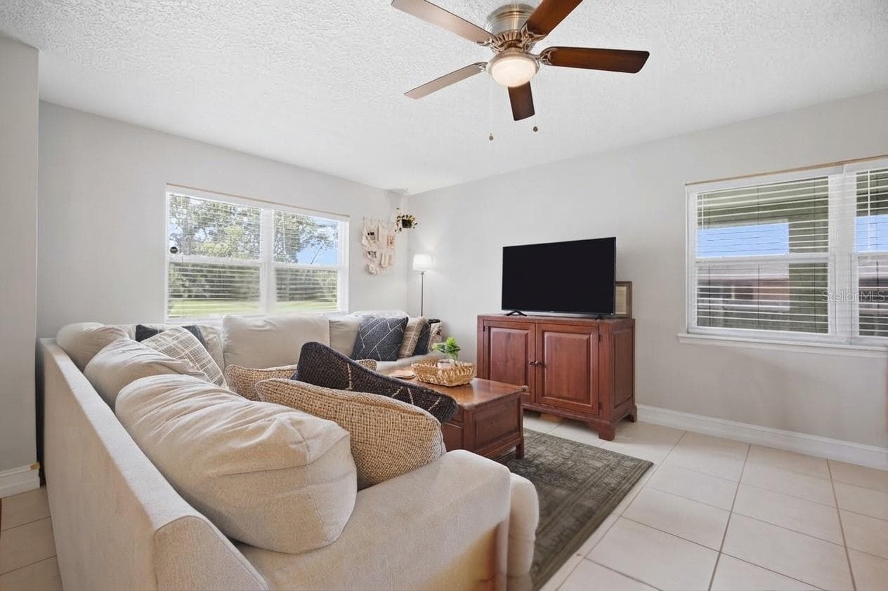 Single Family Residence at 345 CANNON ST, LAKELAND, photo 4 of 37