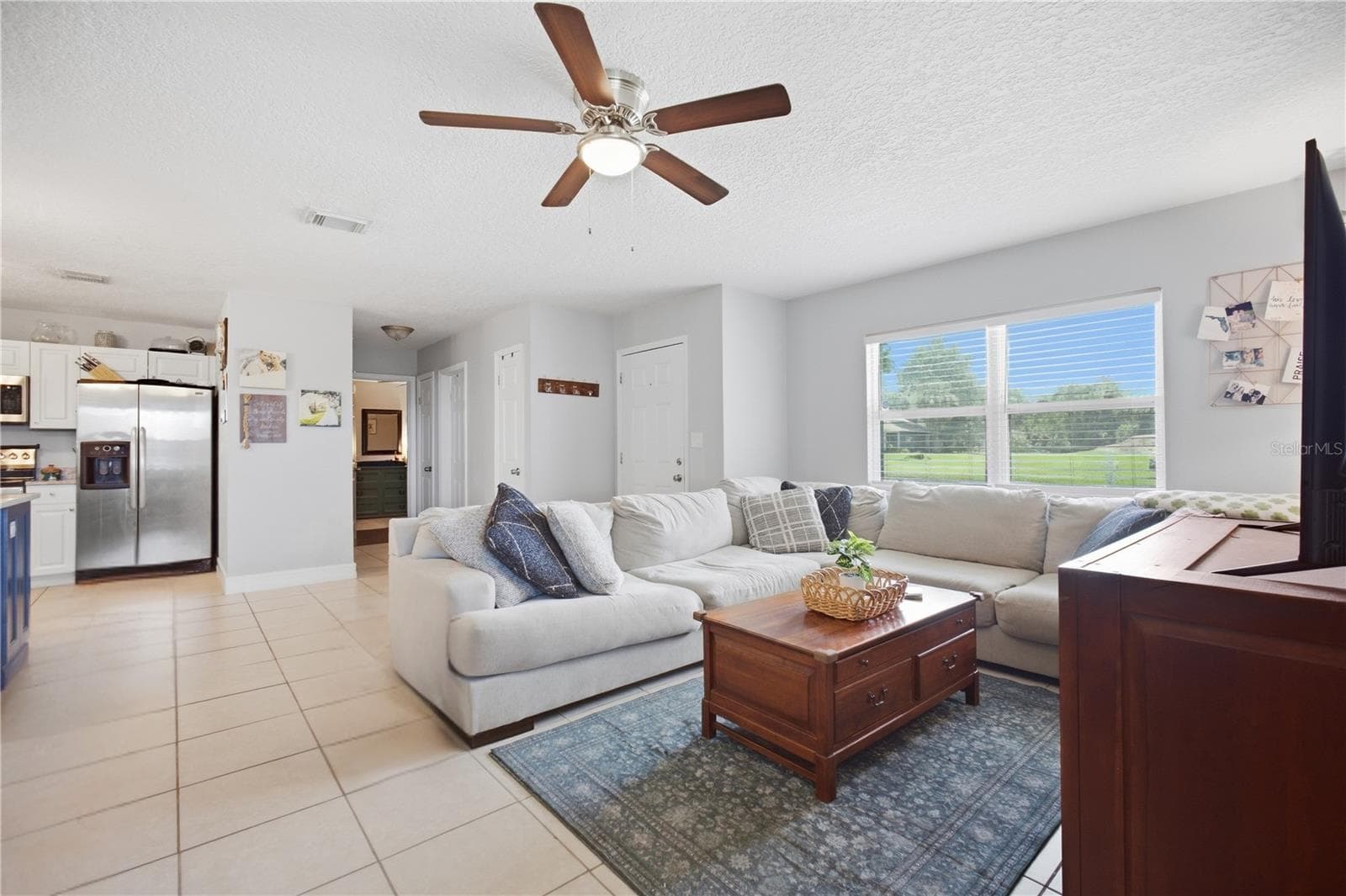 Living room. - 345 CANNON ST, LAKELAND