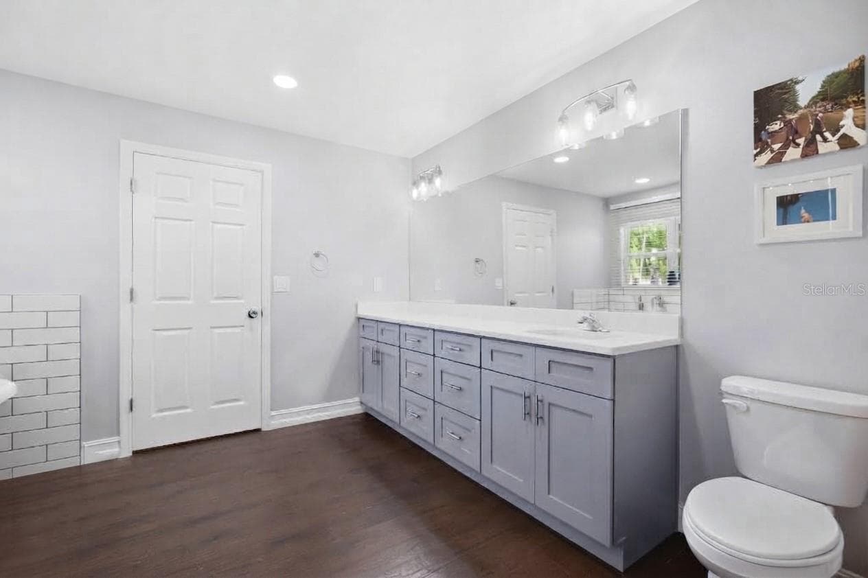 double sinks - 345 CANNON ST, LAKELAND