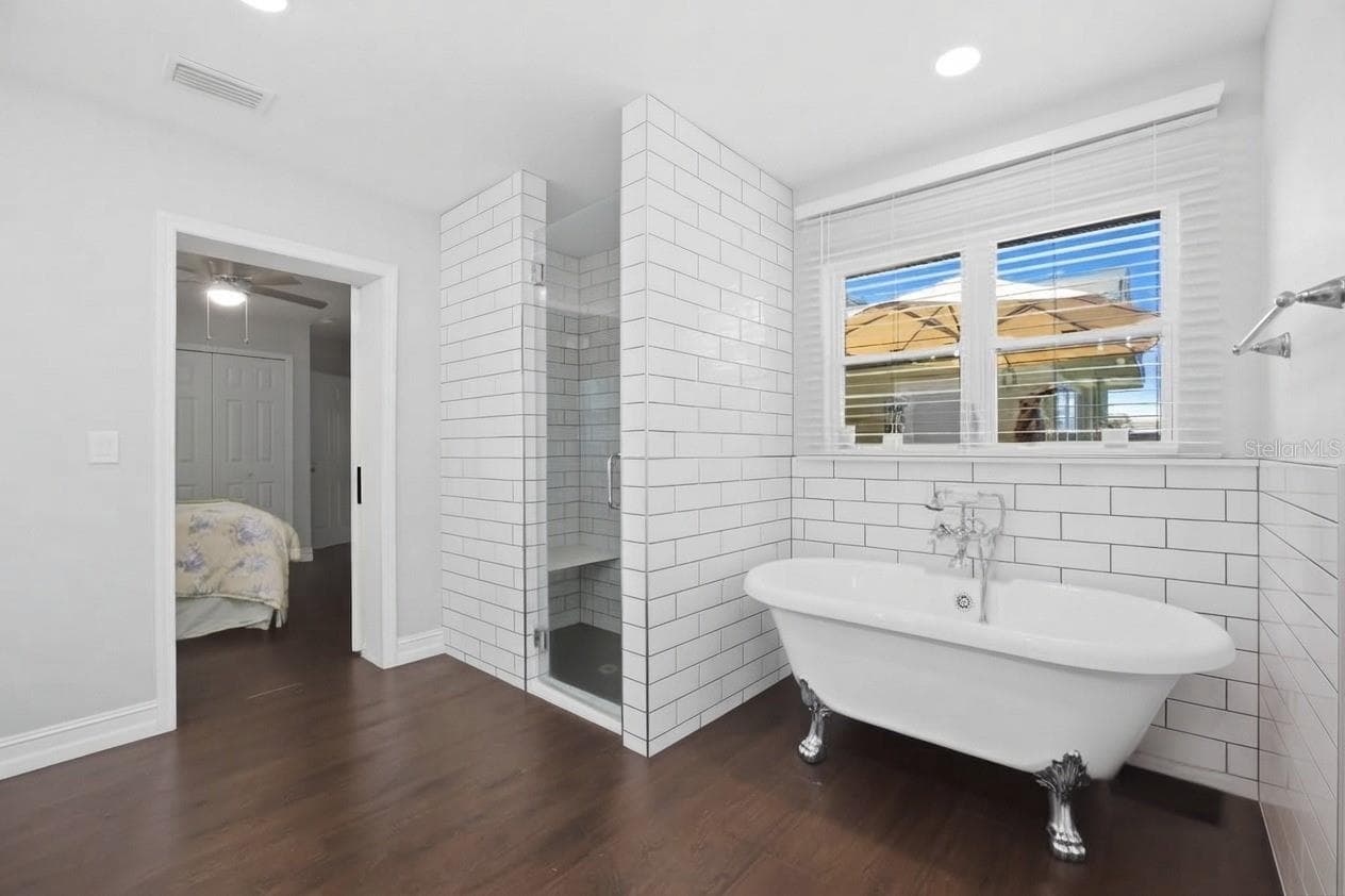 Seperate shower too! - 345 CANNON ST, LAKELAND