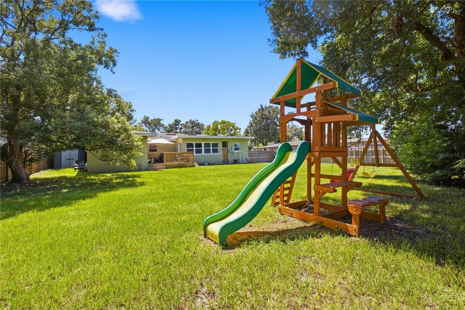 All fenced in! - 345 CANNON ST, LAKELAND