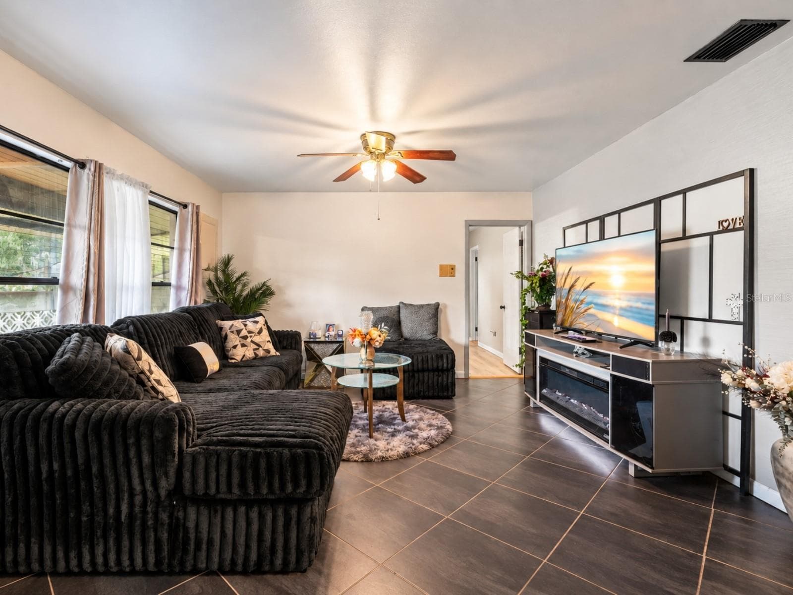 Large Family Room - 19201 ALICE CIR, LUTZ