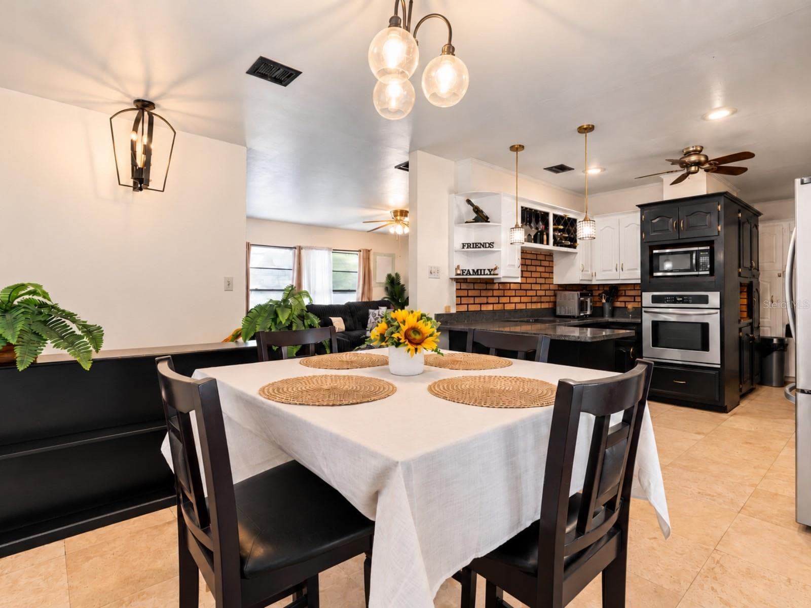 Kitchen Eating Space - 19201 ALICE CIR, LUTZ