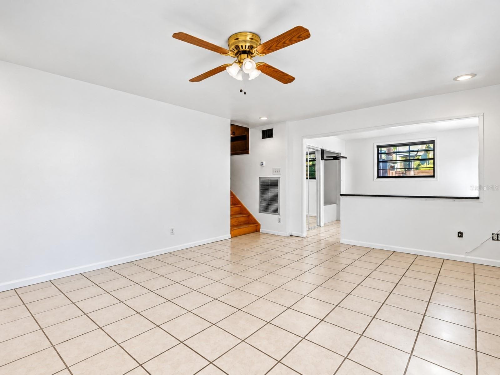Lower-level flex space - 19201 ALICE CIR, LUTZ