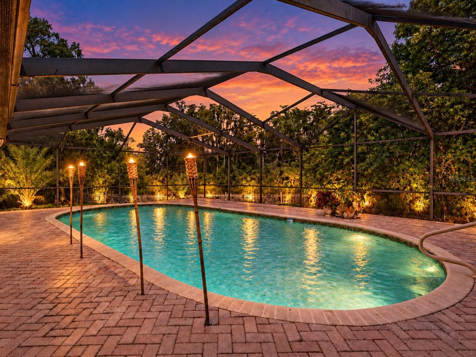 Florida Living at its Finest! - 19201 ALICE CIR, LUTZ