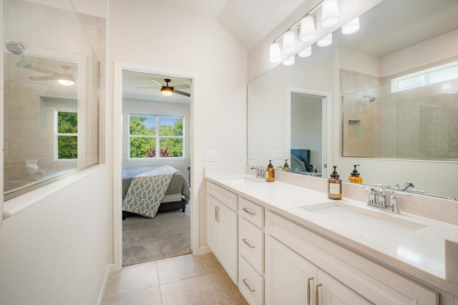 Single Family Residence at 13157 PEACHLEAF AVE, RIVERVIEW, photo 10 of 24