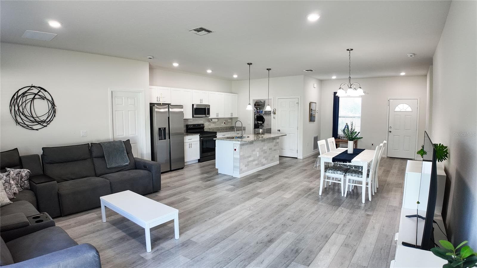 Single Family Residence at 237 MARION OAKS TRL, OCALA, photo 5 of 27