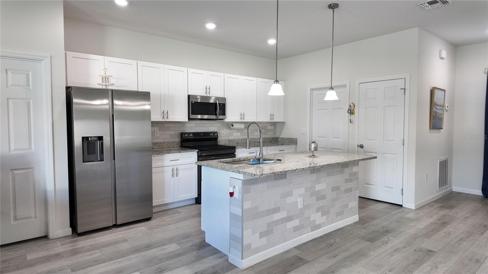 Single Family Residence at 237 MARION OAKS TRL, OCALA, photo 8 of 27