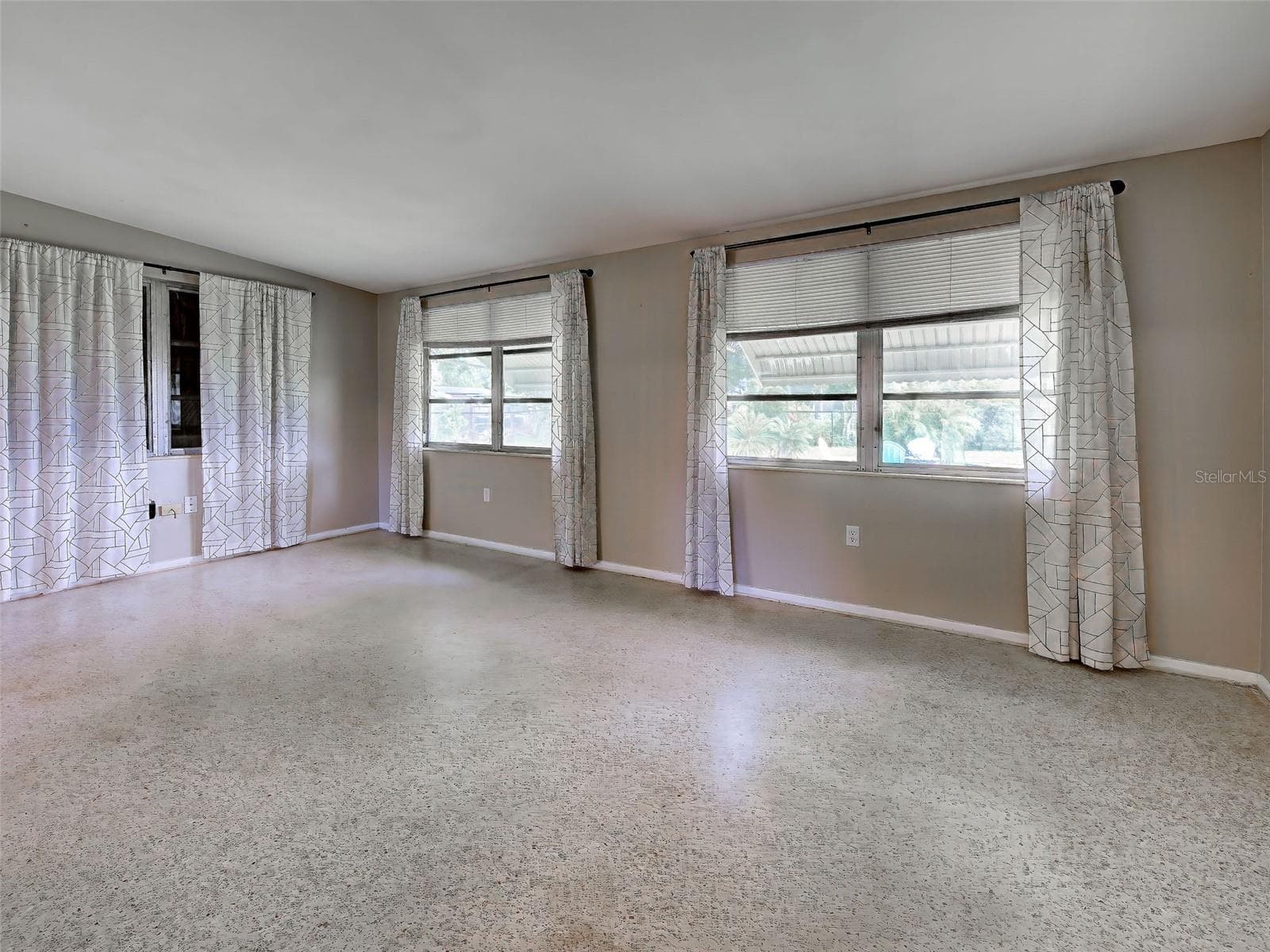 Florida Room - 22542 ELMIRA BLVD, PORT CHARLOTTE