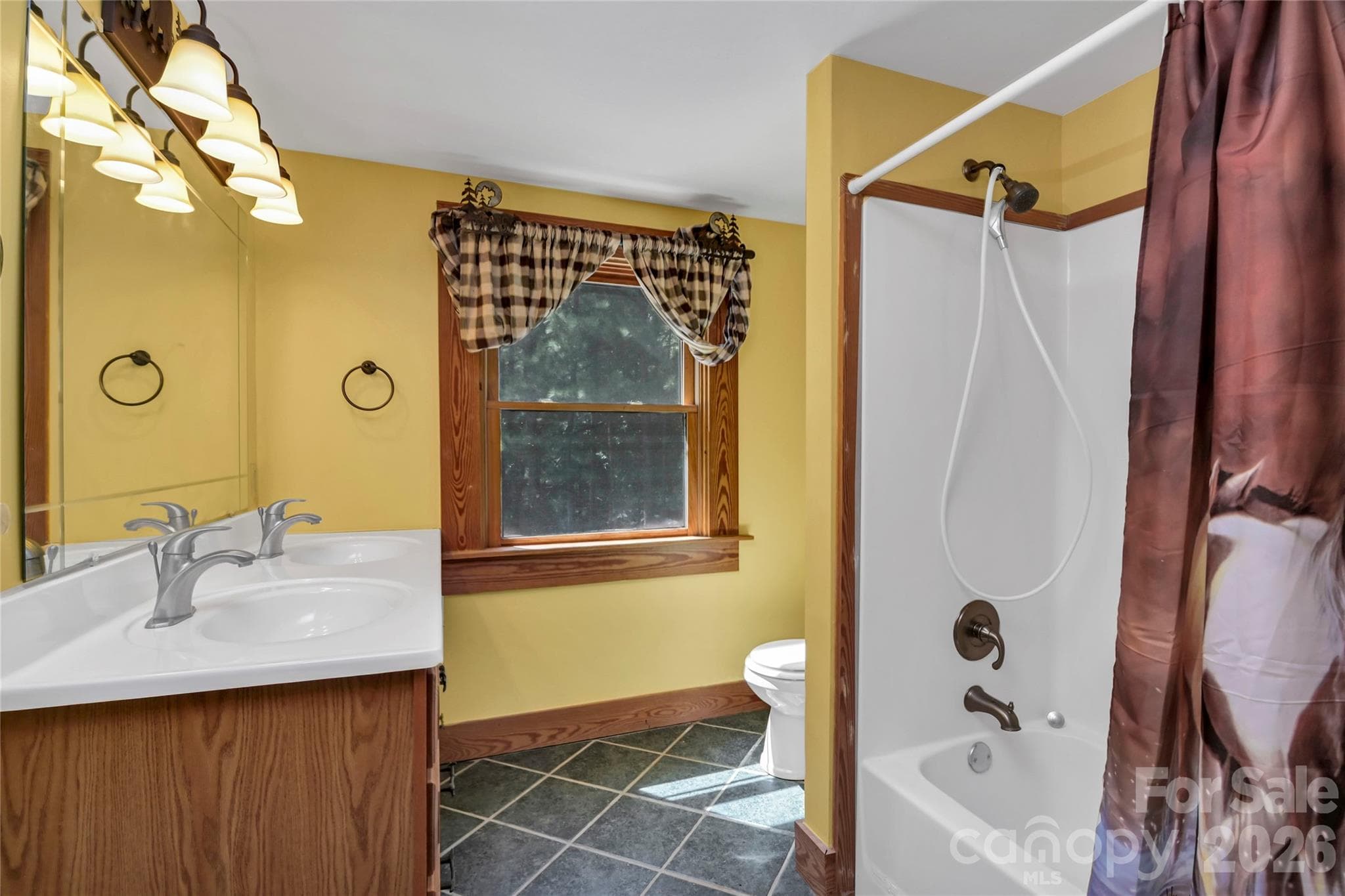 Full Bath on upper level - 1040 Lawhorn Road, Blythewood