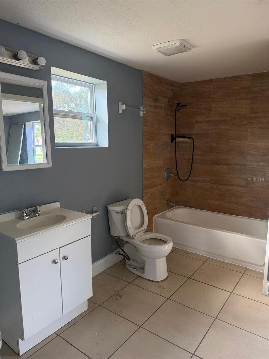 Jack n jill bathroom - 701 23RD ST, ORLANDO