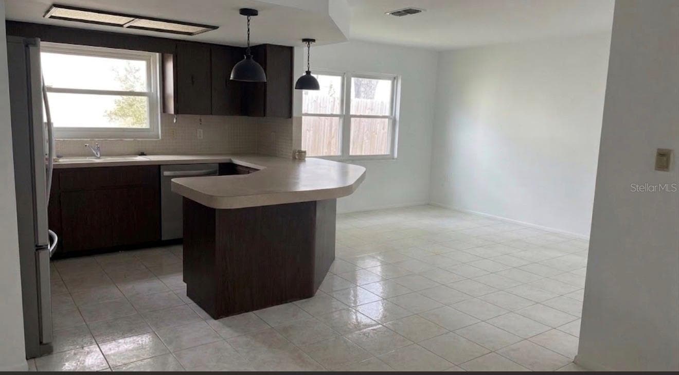 Single Family Residence at 8345 FOX HOLLOW DR, PORT RICHEY, photo 4 of 18