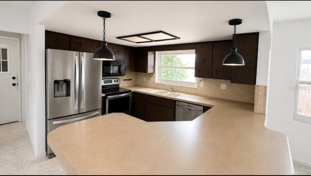 Single Family Residence at 8345 FOX HOLLOW DR, PORT RICHEY, photo 5 of 18