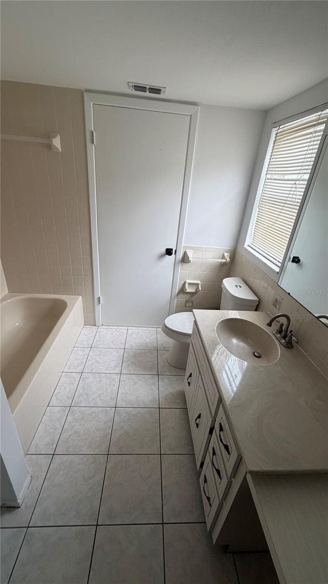 Single Family Residence at 8345 FOX HOLLOW DR, PORT RICHEY, photo 7 of 18