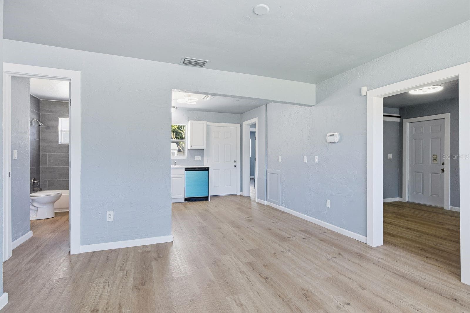 Single Family Residence at 8143 OVERLOOK PL NE, ST PETERSBURG, photo 2 of 22