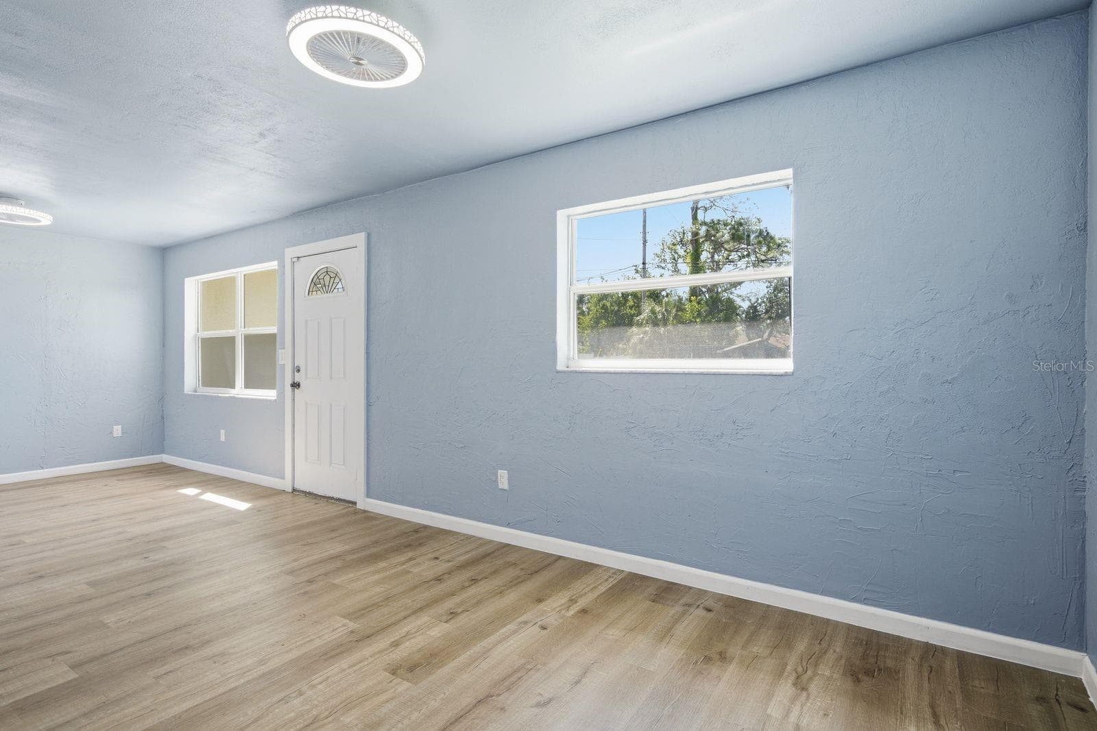 Single Family Residence at 8143 OVERLOOK PL NE, ST PETERSBURG, photo 3 of 22