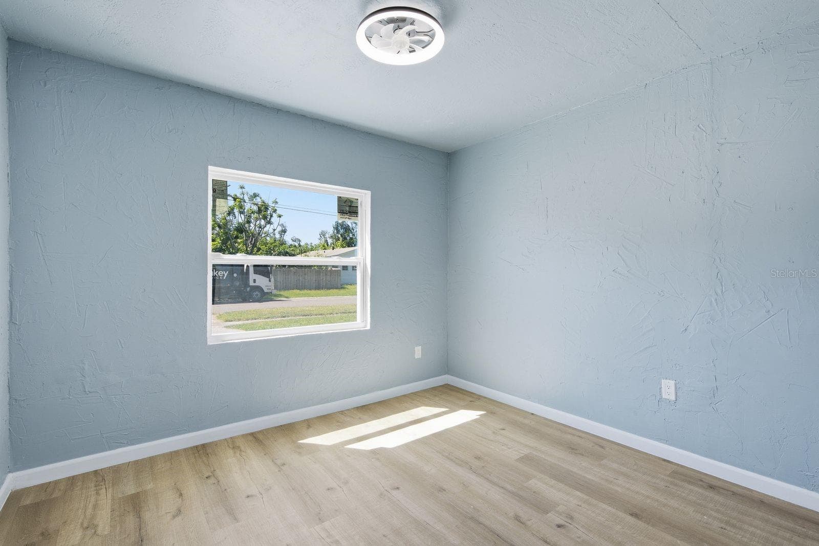 Single Family Residence at 8143 OVERLOOK PL NE, ST PETERSBURG, photo 10 of 22