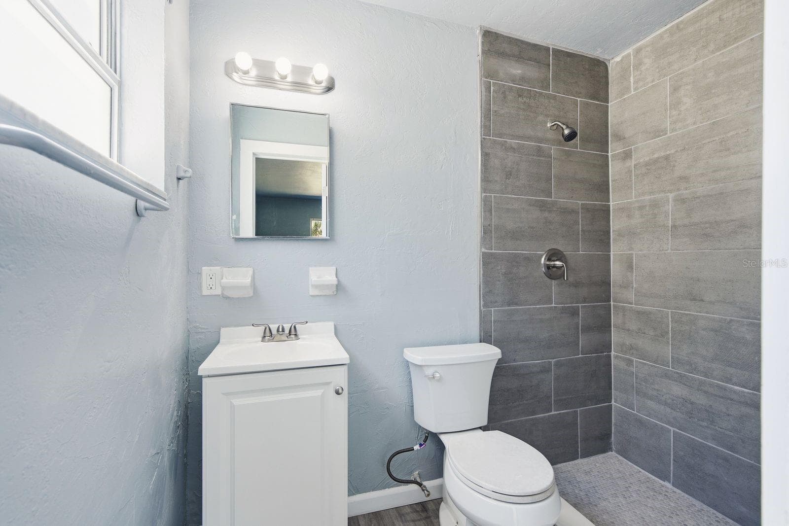 Single Family Residence at 8143 OVERLOOK PL NE, ST PETERSBURG, photo 12 of 22