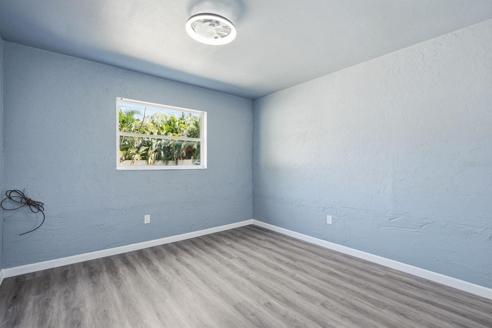 Single Family Residence at 8143 OVERLOOK PL NE, ST PETERSBURG, photo 13 of 22