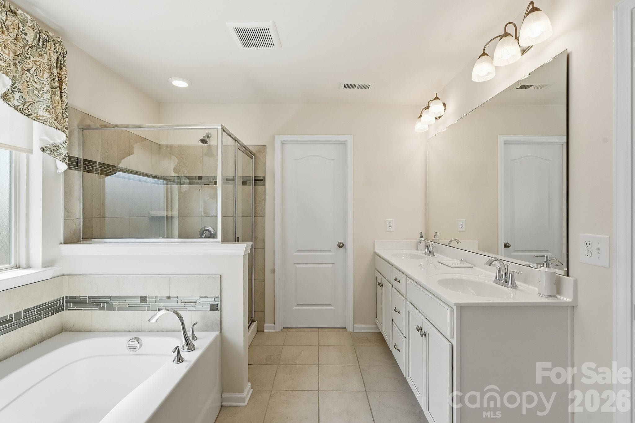 Single Family Residence at 7013 Hamilton Mill Drive, Waxhaw, photo 20 of 38