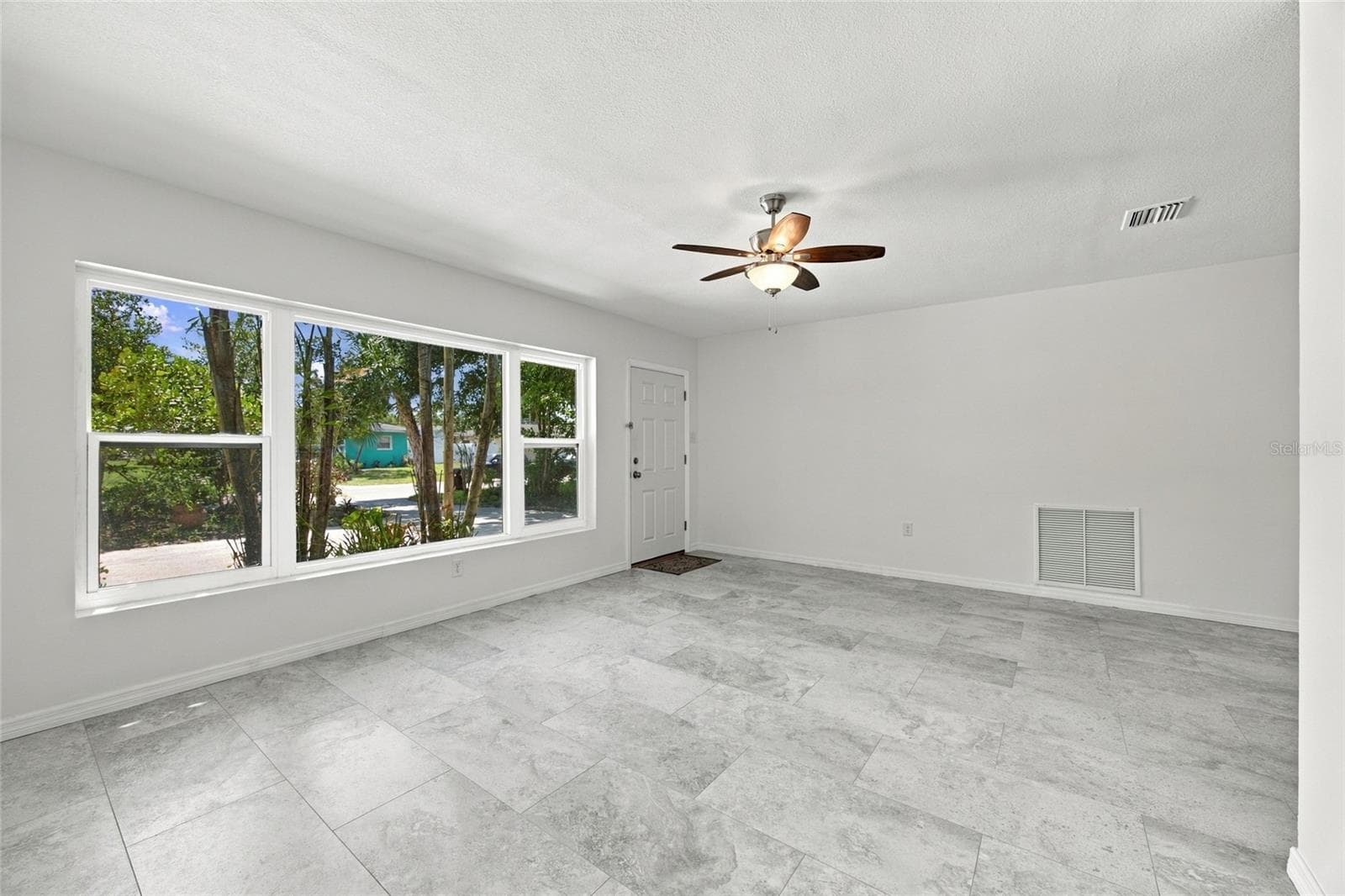 Single Family Residence at 7557 18TH AVE N, ST PETERSBURG, photo 9 of 36