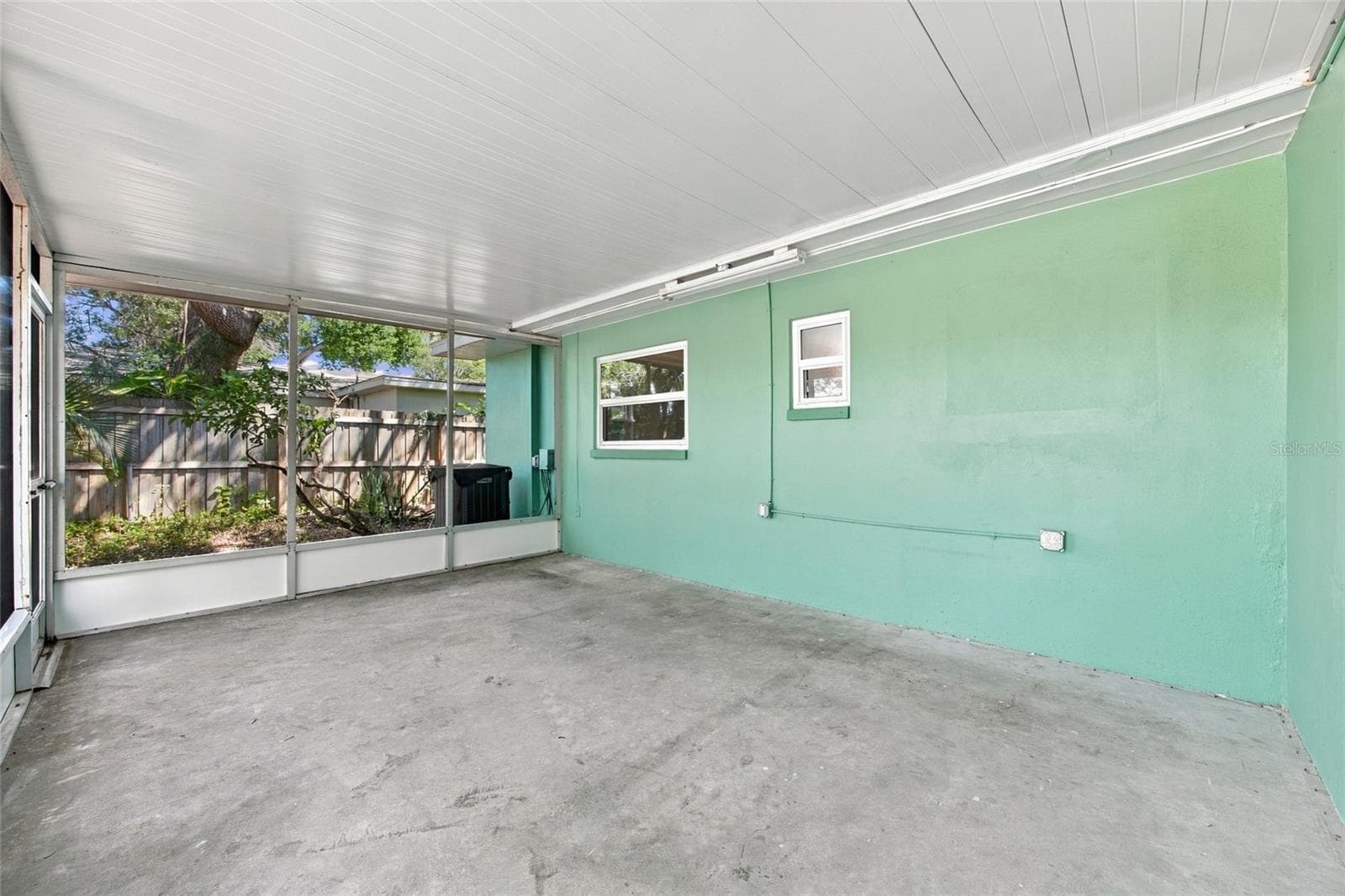 Screened Lanai - 7557 18TH AVE N, ST PETERSBURG