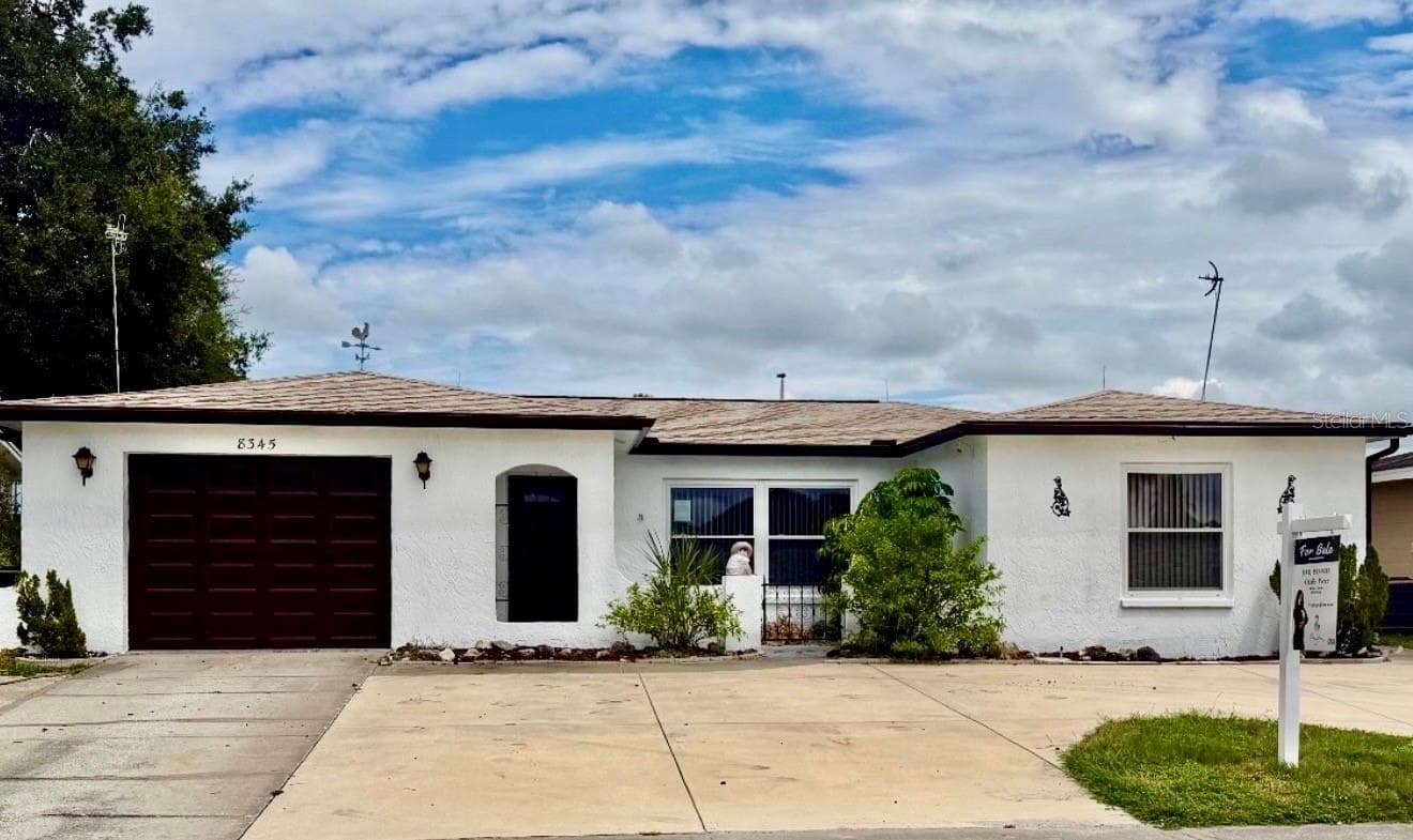 8345 FOX HOLLOW DR