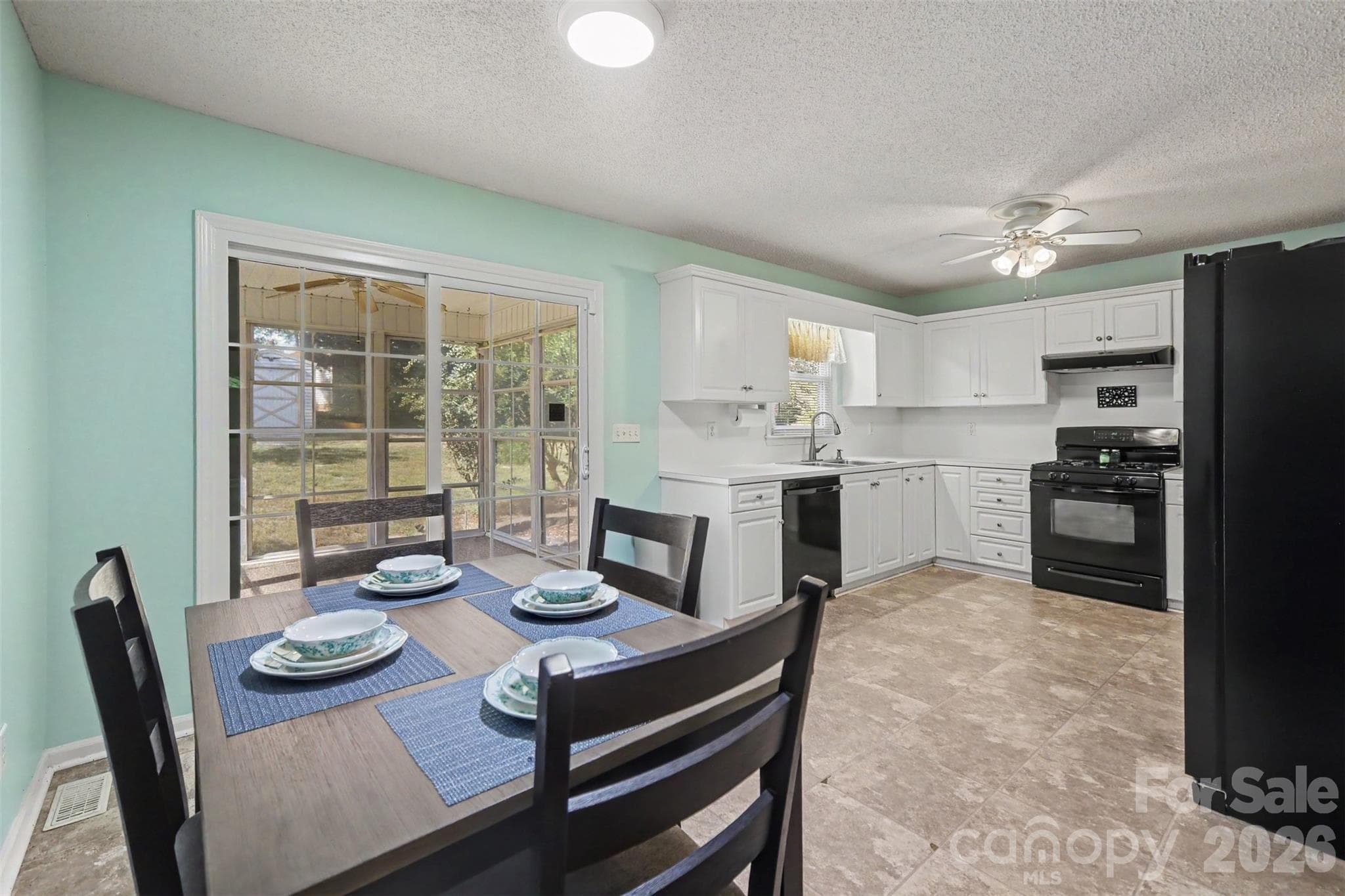 Single Family Residence at 515 Harmony Glen Circle, Rock Hill, photo 10 of 35