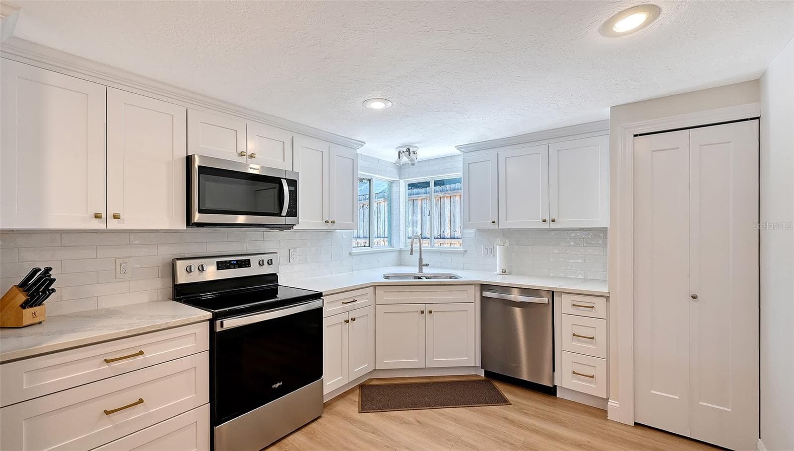 Single Family Residence at 5151 SAINT ALBANS AVE, SARASOTA, photo 21 of 88