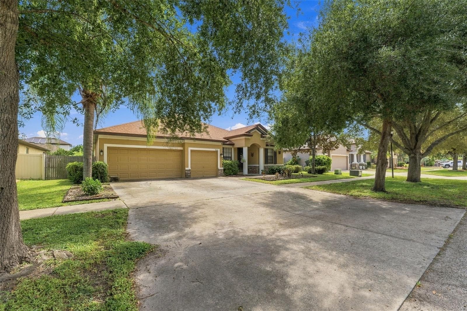 Single Family Residence at 9808 CARR RD, RIVERVIEW, photo 2 of 33