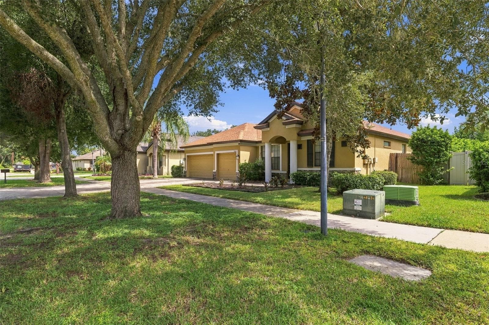 Single Family Residence at 9808 CARR RD, RIVERVIEW, photo 3 of 33