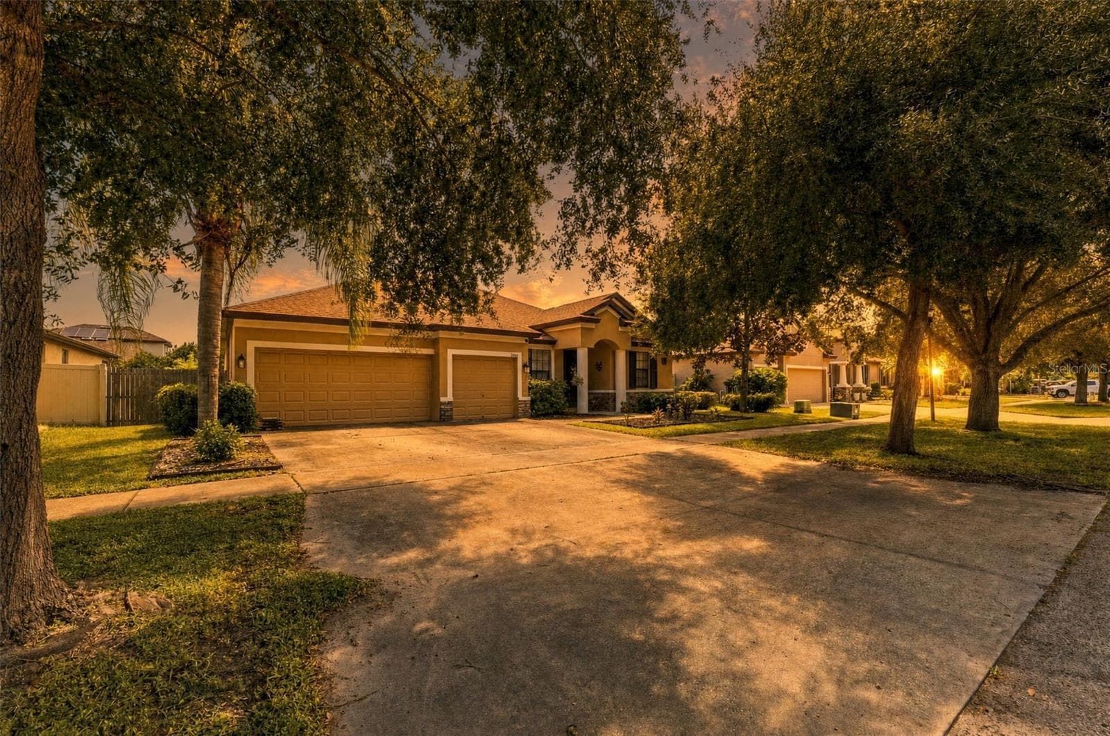 Single Family Residence at 9808 CARR RD, RIVERVIEW, photo 4 of 33