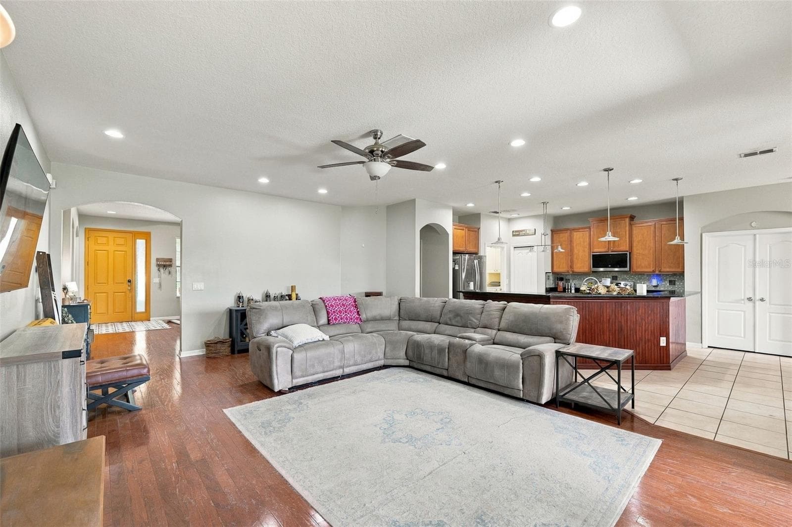 Single Family Residence at 9808 CARR RD, RIVERVIEW, photo 7 of 33