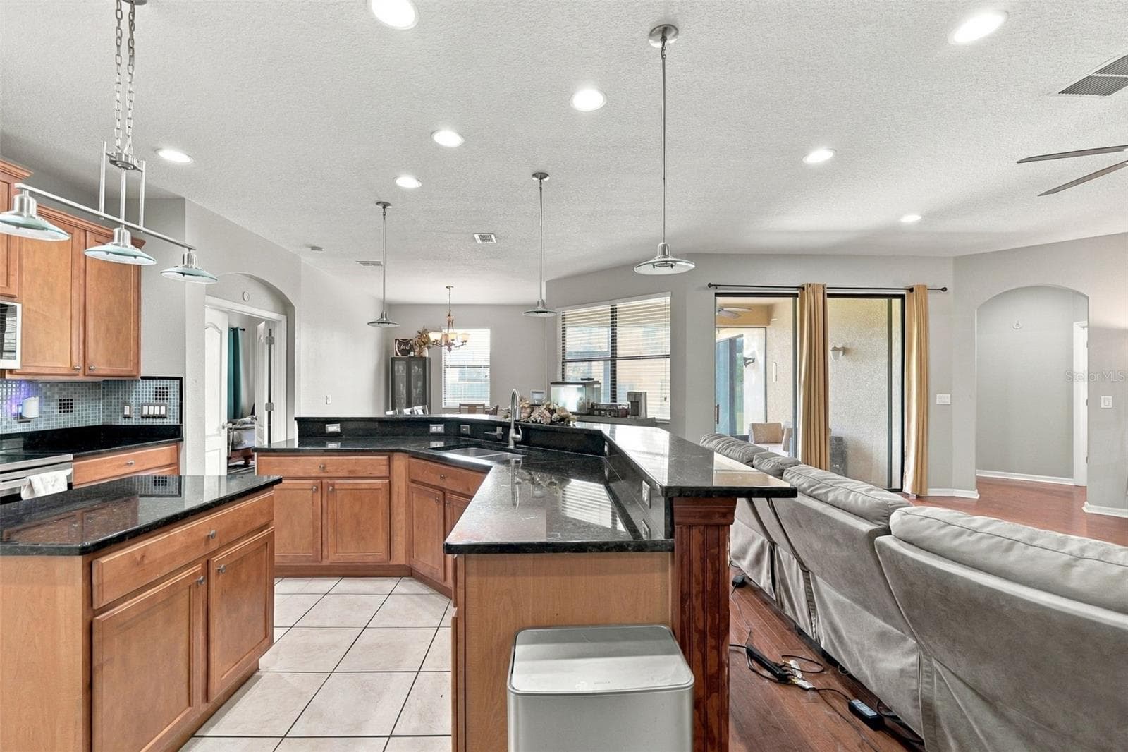 Single Family Residence at 9808 CARR RD, RIVERVIEW, photo 10 of 33
