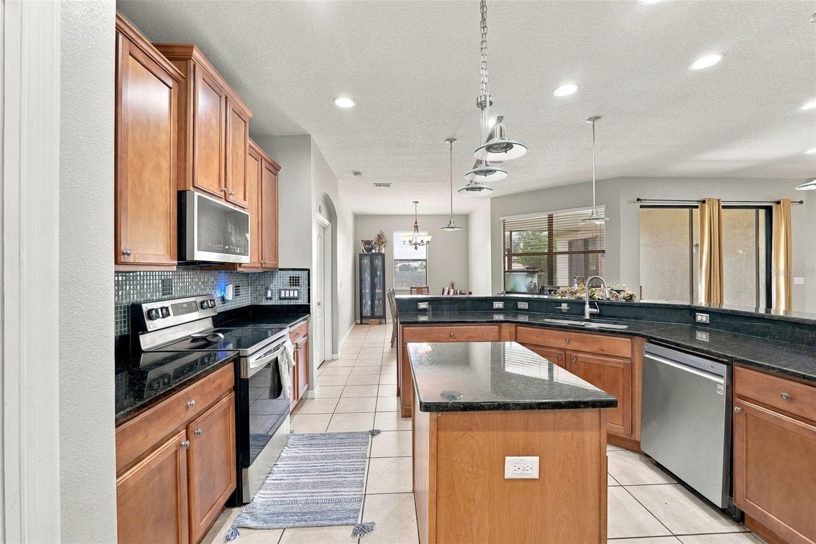 Single Family Residence at 9808 CARR RD, RIVERVIEW, photo 12 of 33