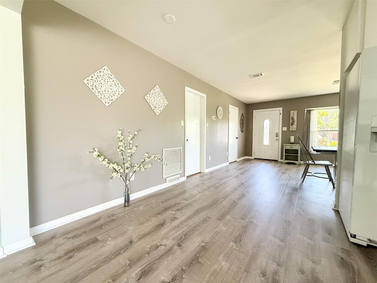 Front Entry and Breakfast Nook - 102 GLEN RIDGE AVE, TEMPLE TERRACE
