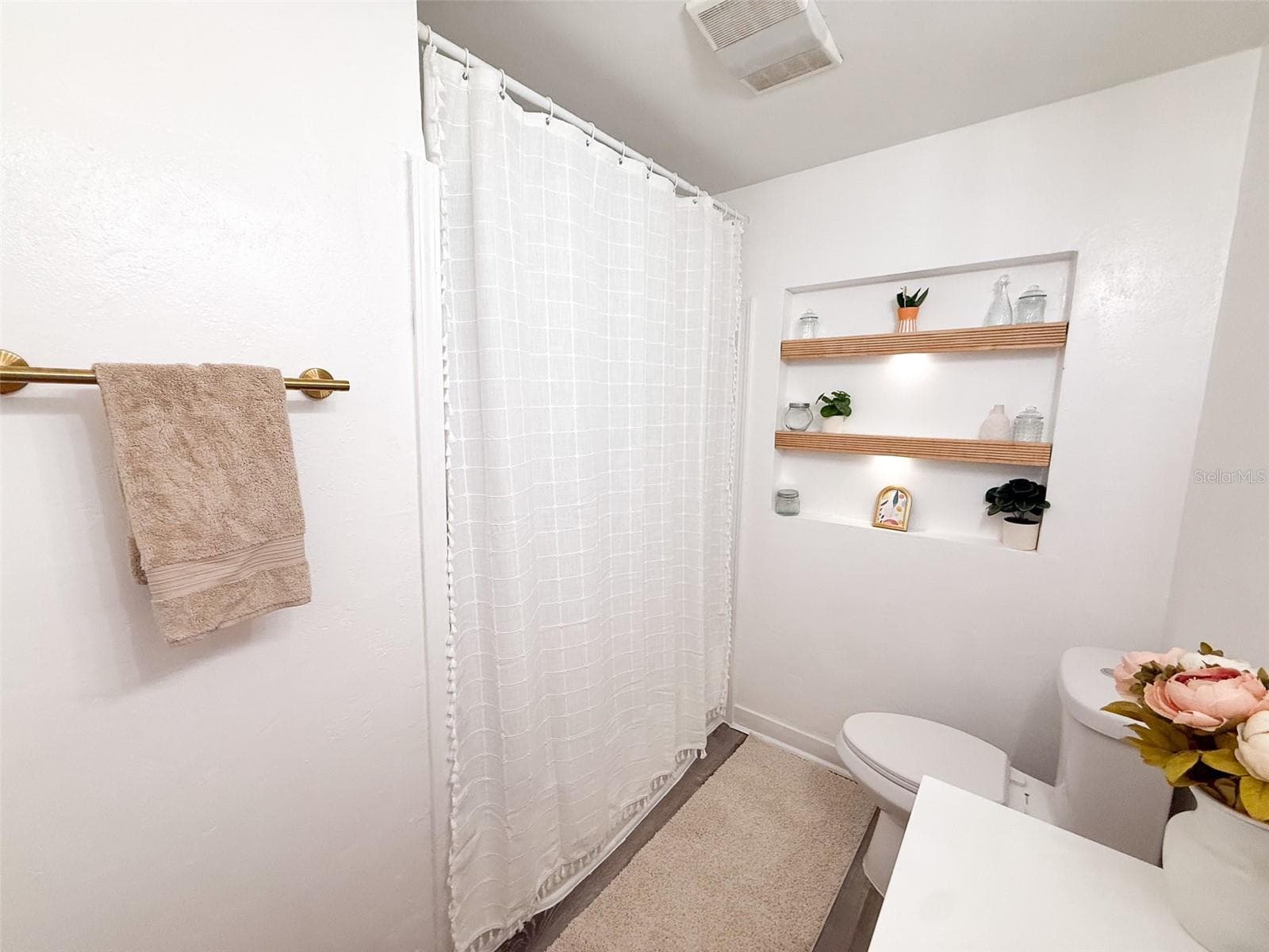 Guest Bathroom 3 - 102 GLEN RIDGE AVE, TEMPLE TERRACE