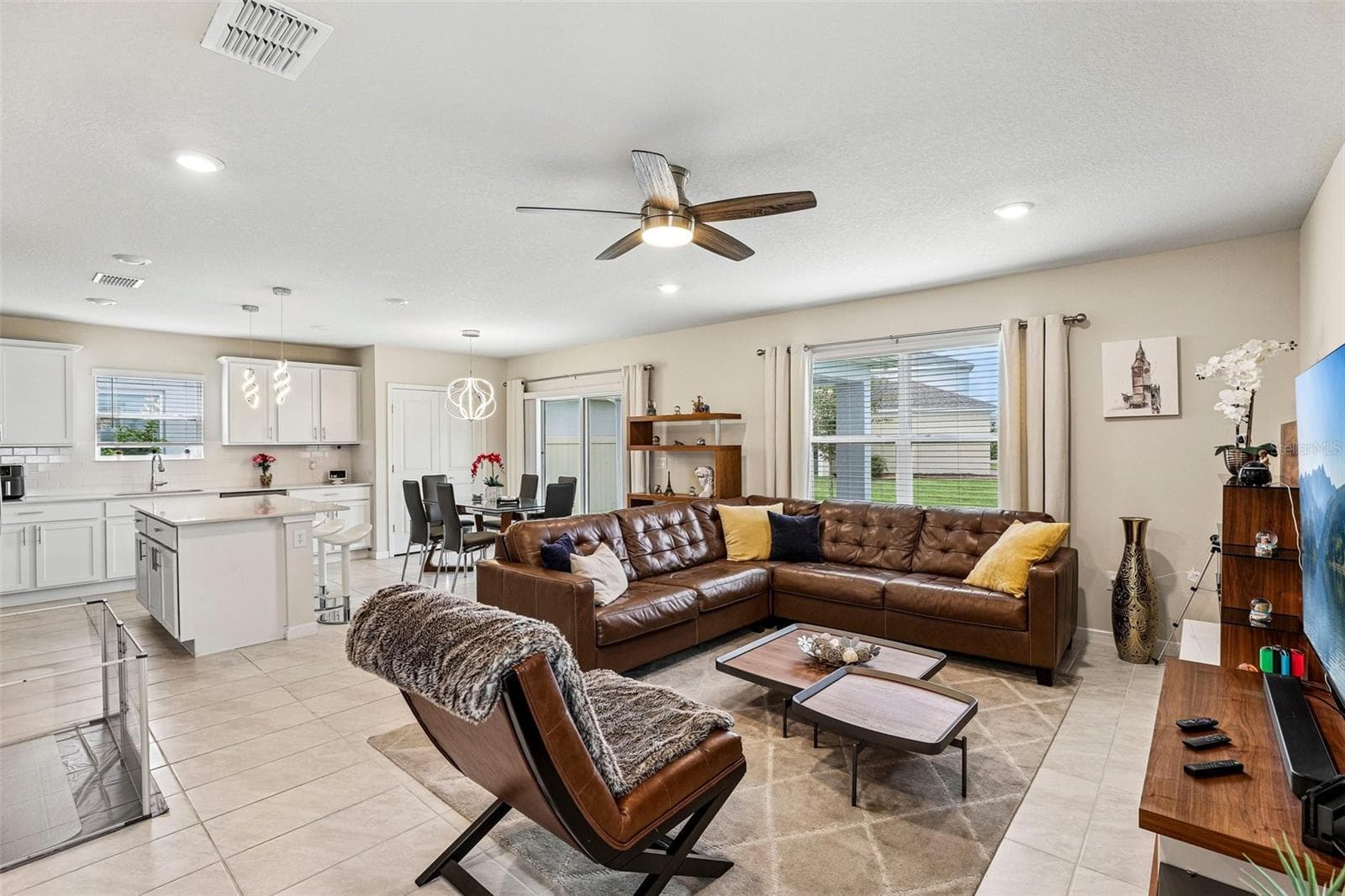 Single Family Residence at 5317 ROYAL POINT AVE, KISSIMMEE, photo 7 of 42