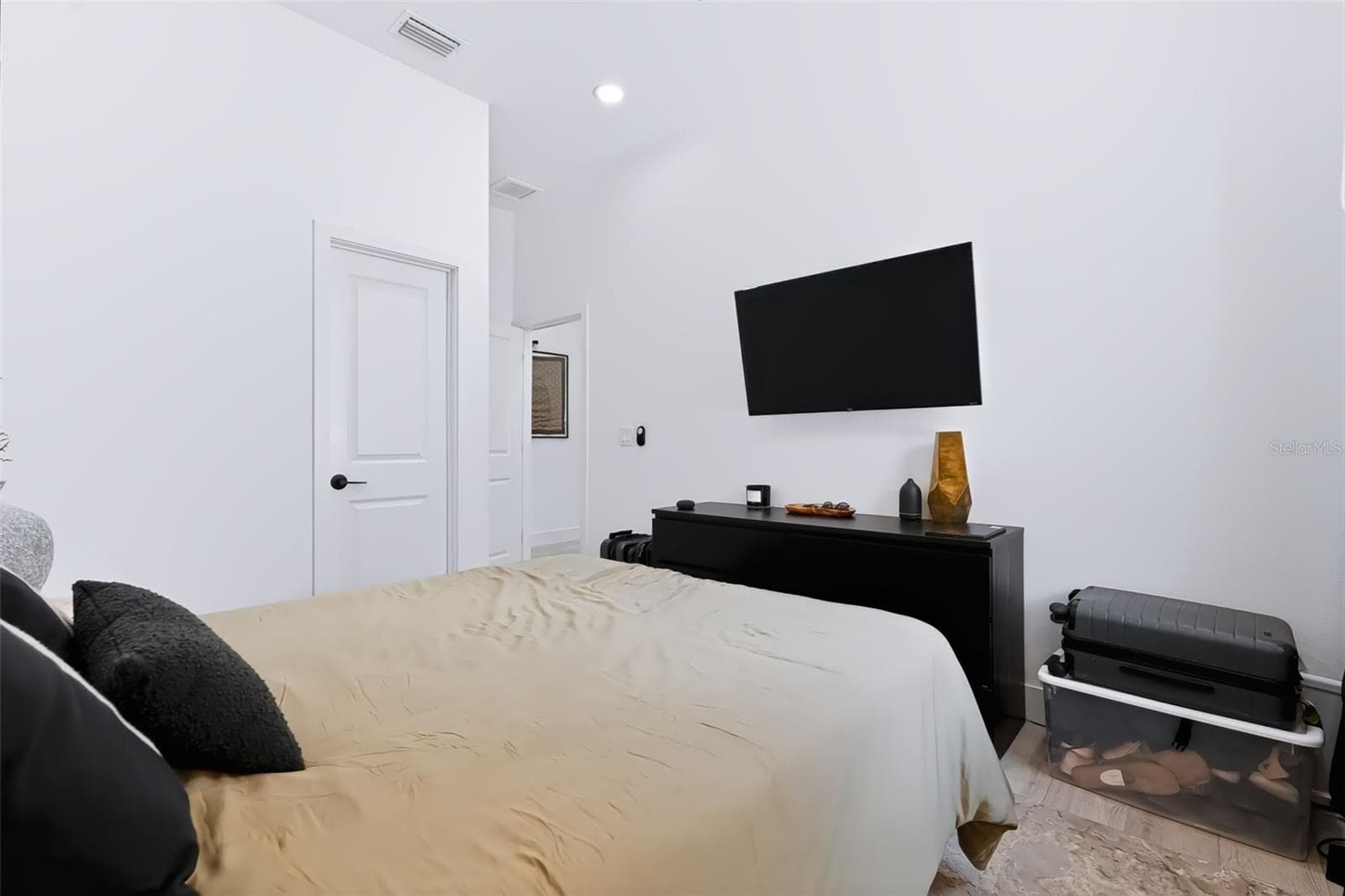 Single Family Residence at 2143 W SAINT CONRAD ST, TAMPA, photo 9 of 46