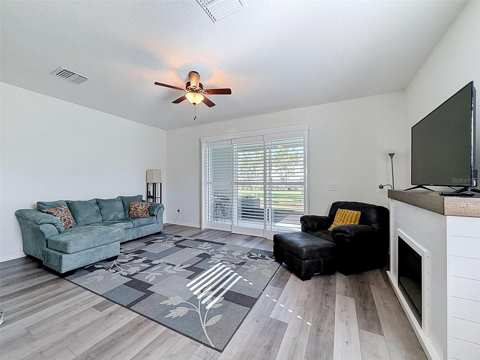 Livingroom - 16189 GLOWING GROVE AVE, ODESSA
