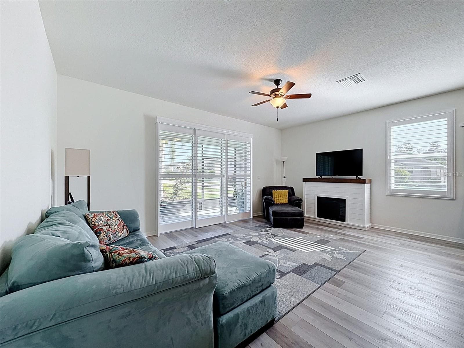 Livingroom - 16189 GLOWING GROVE AVE, ODESSA